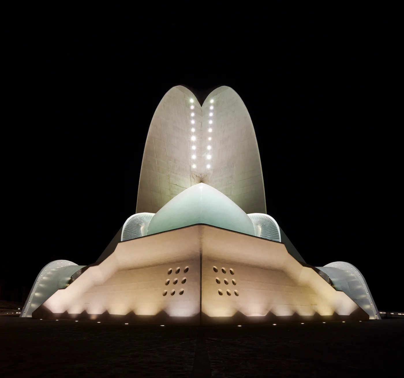 The white curved roof of the Auditorio de Tenerife on the Santa Cruz seafront.
